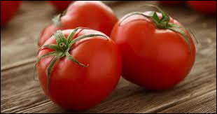 La tomate est un fruit consommé de préférence :