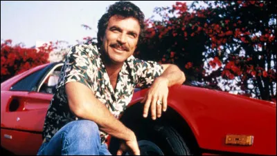 À Hawaï, au service de quel écrivain Magnum est-il dans la série éponyme ?