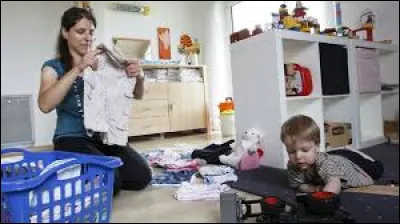 Préférez-vous travailler ou être mère au foyer ?