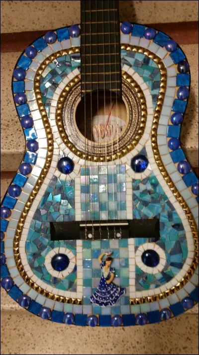 Qui chantait "J'voudrais bien réussir ma vie, être aimé, être beau gagner de l'argent, et surtout être intelligent" ?