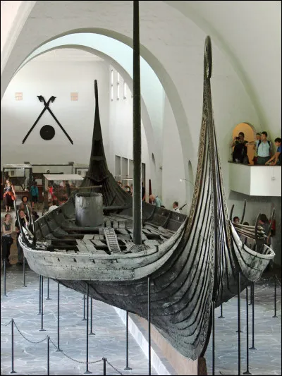 Les Vikings d&eacute;j&agrave; install&eacute;s en Islande et au Groenland auraient d&eacute;couvert vers 1020 une terre de l'actuelle Am&eacute;rique : quelle est cette terre ?