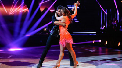 Cette danse est une danse rythmée avec la musique, cette danse est la plus difficile danse de salon, je suis...