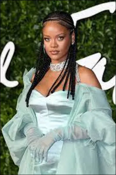 Quelle célèbre femme chante "Bitch Better Have My Money" ?