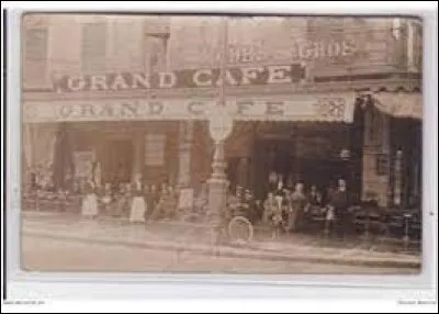 Quant à elle... elle a dû en brasser de la monnaie ! C'est "La Caissière du grand café" ! À une époque où l'euro n'était pas encore en vigueur, qui fut l'interprète de cette chanson ?