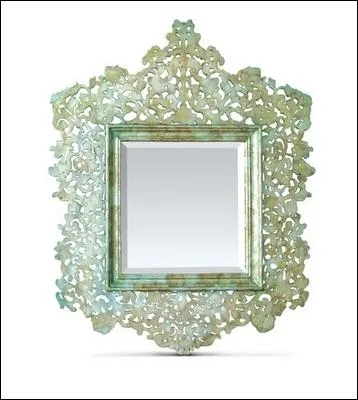 L'eau calme peut servir de miroir. Quel hros mythologique y a perdu la vie tant il a t attir par son propre reflet ?