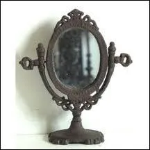 Comment appelle-t-on l'art de prdire l'avenir par les images apparaissant dans les miroirs ?