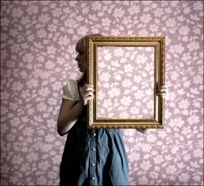 Le miroir par excellence des policiers leur permet de voir sans tre vus, c'est le ?