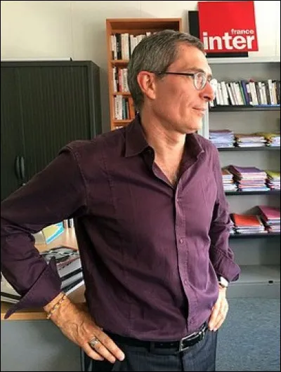 Journalisme - Quel est ce grand reporter à France Inter qui investit des affaires et participe à des contre-enquêtes ?