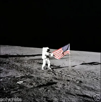 Grand évènement le 19 novembre 1969 ! Quel alunissage fait la Une des médias ?