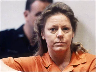 Pourquoi dit-elle avoir tué ces hommes, que plaide-t-elle ?