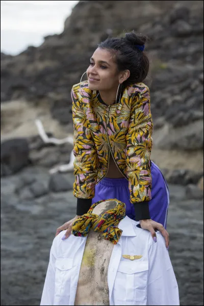 Comment s'appelle cette jeune femme ?