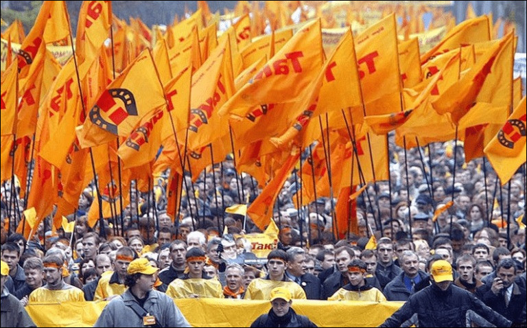 Histoire : Dans quel pays s'est déroulée la révolution orange en 2004 ?