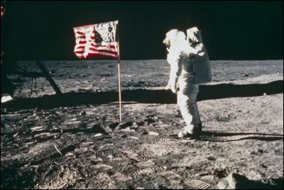 Quel est le nom de l'astronaute qui a fait le premier pas sur la Lune en 1969 ?