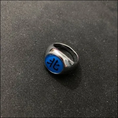 Qui portait la bague bleu violacé intitulée "Zéro" à Akatsuki ?