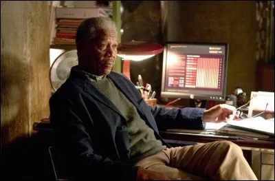 Dans quel film Morgan Freeman joue-t-il un homme possédant plein de gadgets ?