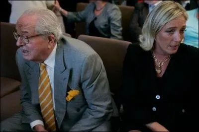 En se lanant  l'abordage de l'actu  venir sur le Mondial, que reproche Marine Le Pen  certains Bleus ?