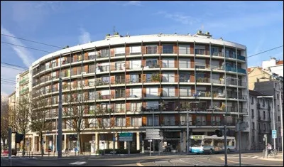 Voici à présent le boulevard Clemenceau. Comment se prénommait et homme d'État ?