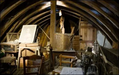 Quatre objets sont placés devant toi, lequel choisis-tu ?