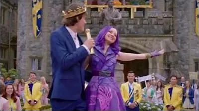 Après combien de temps Ben a-t-il demandé Mal en mariage ?