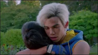 Qui est la petite copine de Carlos ?