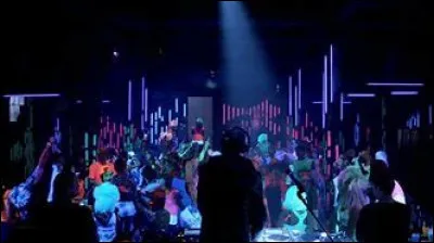 Qui organisait les meilleures fêtes à Becon Hills ?