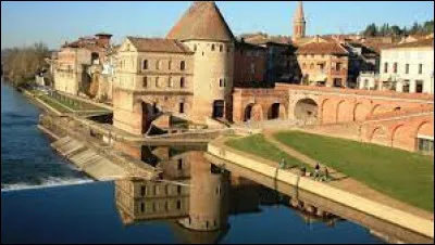 Nous terminons notre balade en Occitanie, &agrave; Villemur-sur-Tarn. Ville de la r&eacute;gion naturelle du Pays Toulousain, elle se situe dans le d&eacute;partement ...