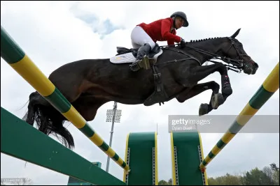 Quelle discpline ne fait pas partie de l'équitation ?