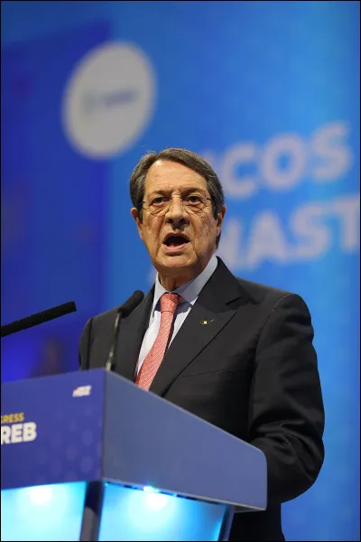 Quelle monnaie vous vient à l'esprit quand je dis Níkos Anastasiádis ?