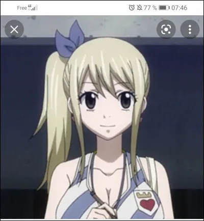 Quel est le métier de Lucy pendant la période d'entraînement de Natsu ?