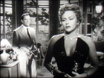 Lemmy Caution est appelé en Italie pour enquêter sur l'origine de faux billets possédés par une certaine Henrietta Aymes, dont le mari s'est suicidé quelques mois auparavant. C'est ...