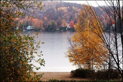 Âge : de qui sont les vers "Ne pourrons-nous jamais sur l'océan des âges, lever l'ancre un seul jour ?" ?