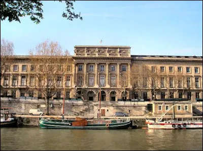 Dans quel arrondissement de Paris l'hôtel de la Monnaie est-il situé ?