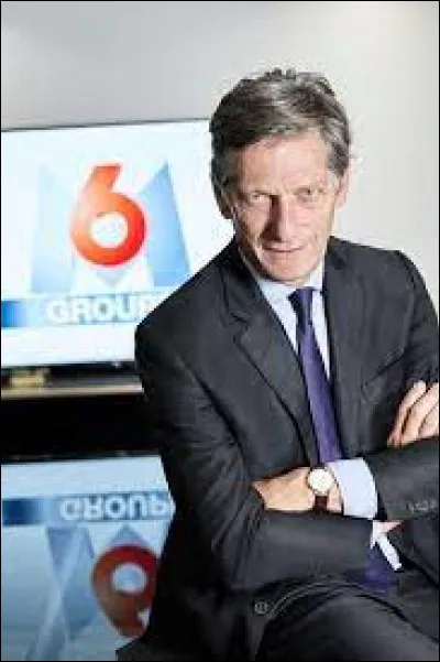 Qui est le pr&eacute;sident de la cha&icirc;ne M6 depuis 2000 ?