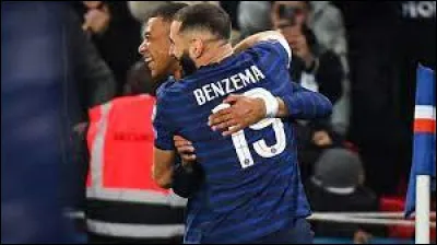 Lors du match de football opposant la France et le Kazakhstan le 13 novembre 2021, la France a marqué 4 buts et le Kazakhstan 0 but.