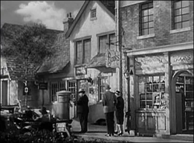 Il se met en scène pour une brève apparition dans presque tous ces films. Pour quelle raison l'a-t-il fait au début de sa carrière ?