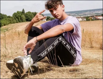 Parmi ses vidéos populaires, quelle est celle qui a fait le plus de vues avec 61 millions ?