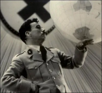 Quel est le nom du personnage caricatural de dictateur, dans le film "Le Dictateur" de Charlie Chaplin ?