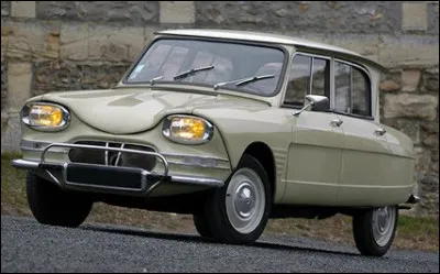 Citroën lance une nouvelle auto intercalée entre la 2CV et la DS. Quelle est cette auto fabriquée à Rennes ?