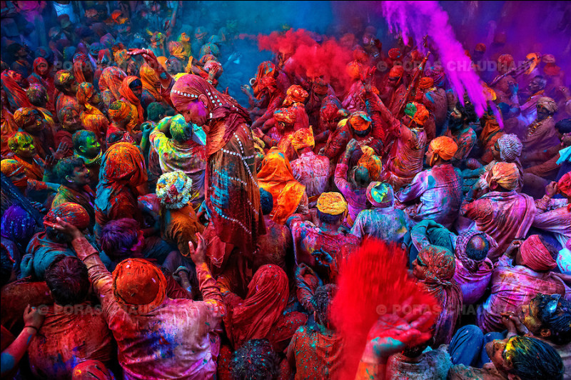 Comment est aussi appelé le "festival des couleurs" ?