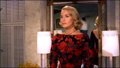 Eve Kendall, la maitresse de Vandamm, travaille pour les services secrets. C'est ...