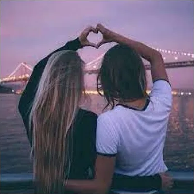 Tu découvres que ta meilleure amie est en couple avec la personne dont tu es amoureux(se). Comment réagis-tu ?