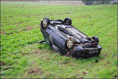 Sans le vouloir, tu as provoqué la mort de la personne avec qui ta meilleure amie s'est mise en couple dans un accident de voiture. Celle-ci te demande ce qu'il s'est passé, tu lui dit quoi ?