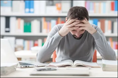 Tu révises pour un examen mais tu n'arrives pas à retenir une grande partie de ce qu'il faut maîtriser. Quel est ton choix ?