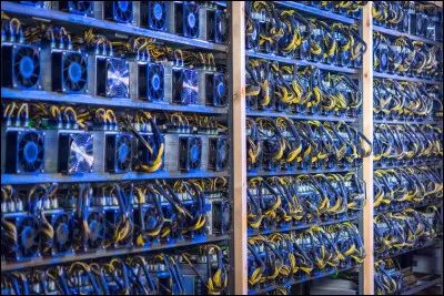 Comment s'appelle la technologie qui fait fonctionner le réseau Bitcoin en validant les transactions ?