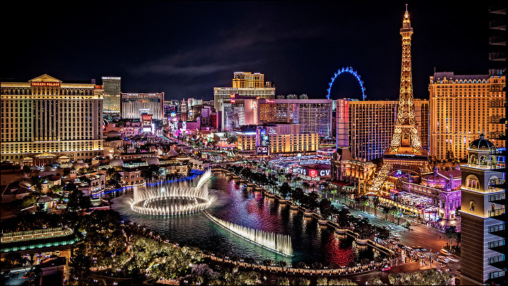 Quelle est cette ville de l'État du Nevada, célèbre mondialement pour ses casinos, ses hôtels à thèmes, ses mariages express, temple du shopping et de la débauche, surnommée "Sin City" qui signifie la ville du pêché ?