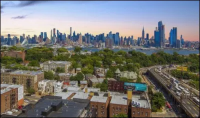 Quelle est cette ville de l'&Eacute;tat du New-Jersey qui est la cit&eacute; la plus dens&eacute;ment peupl&eacute;e d'Am&eacute;rique avec 20 267 habitants par km2 ?