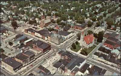 Quelle est cette ville de l'&Eacute;tat de l'Ohio, si&egrave;ge du comt&eacute; de Greene &agrave; moiti&eacute; d&eacute;truite en 1974 par une tornade de force F5 ?