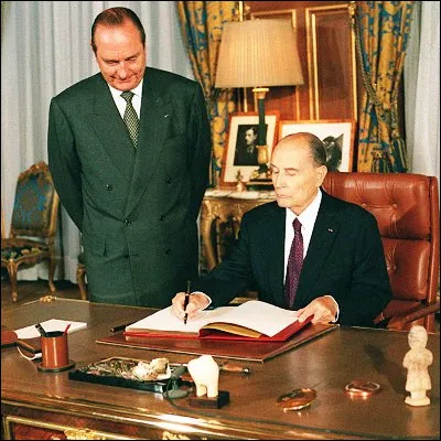 Comment appelle-t-on les p&eacute;riodes o&ugrave; la France est dirig&eacute;e par un pr&eacute;sident et un Premier ministre de bords politiques diff&eacute;rents ?