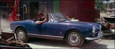 Quelle auto emporte Belmondo et Anna Karina dans ''Pierrot le fou'' de Godard ?