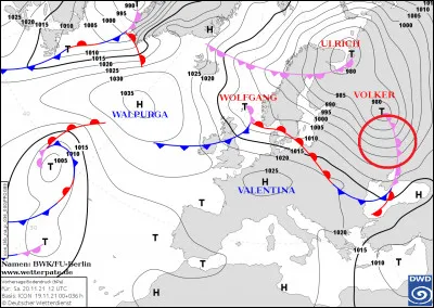 Sur cette carte de frontologie, les lignes continues (appelées isobares), réunissent tous les points qui ont la même pression au niveau de la mer. Pour aider à la prévision météo, plus ces lignes sont resserrées, plus le vent est fort (voir cercle vers la Russie). La force qui s'y produit se nomme...
